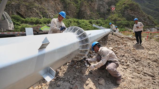 苏亚雷斯赛后向球迷鼓掌告别，加盟格雷米奥以来52场24球17助